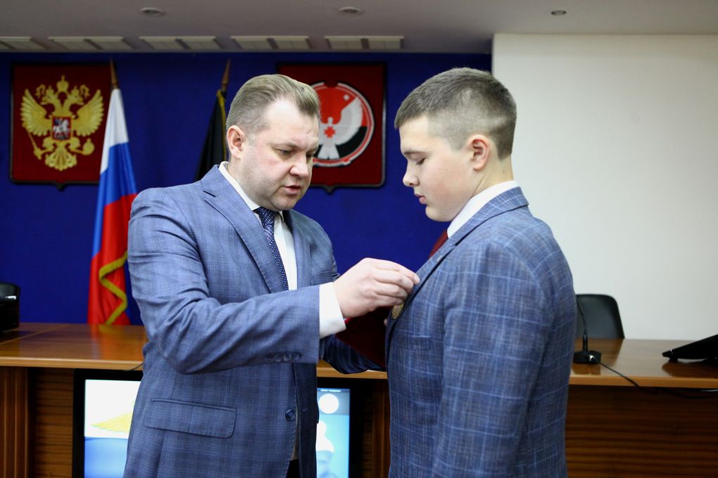 Ученика школы 88 Ижевска наградили медалью МВД России