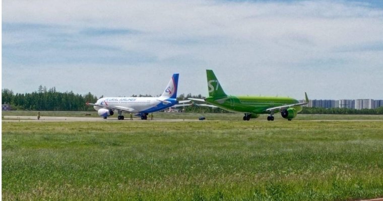 Два пассажирских самолета столкнулись в петербургском аэропорту Пулково