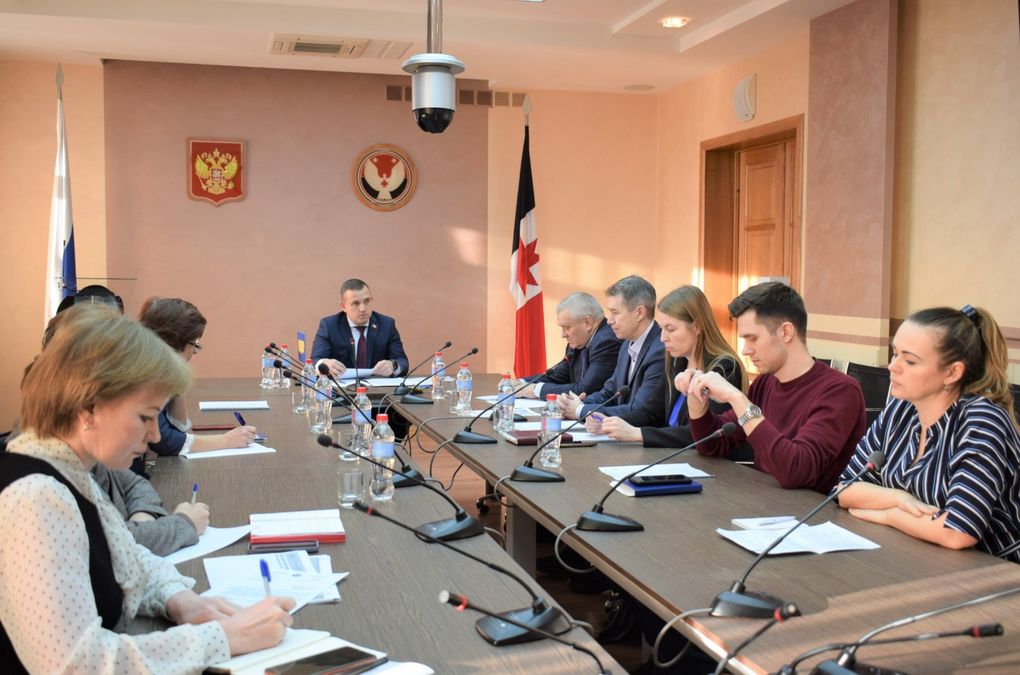 В Госсовете Удмуртии обсудили вопросы увеличения учебных площадей и общежитий для будущих врачей