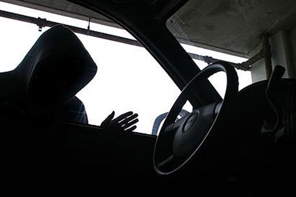 Пьяного жителя Завьялово задержали за угон подвозившего его авто