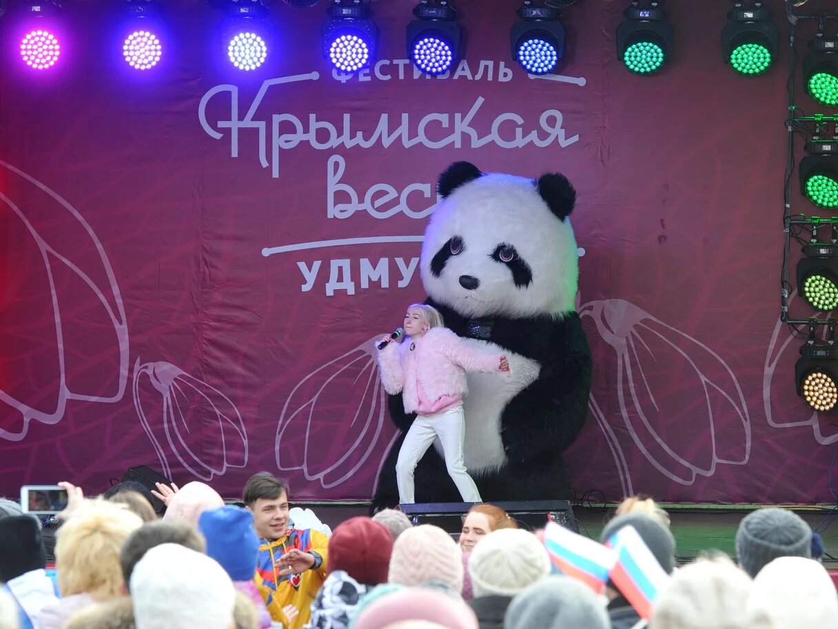 Ижевск отметил пятилетие присоединения Крыма к России концертом и «пляжем»