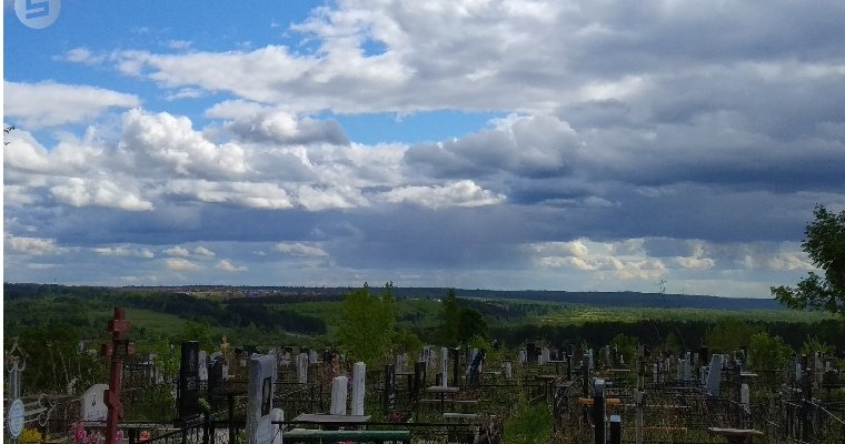Заведующая кладбищем Можги брала взятки за продажу мест захоронений