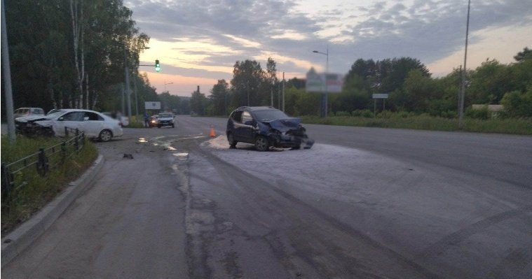 Неопытный водитель в Ижевске устроила аварию с пятью пострадавшими
