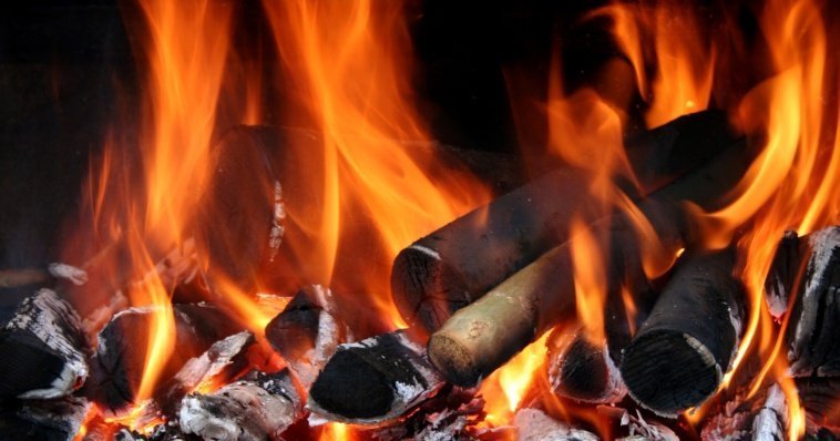 При возгорании в рыбацком домике в Каракулинском районе двое мужчин получили ожоги