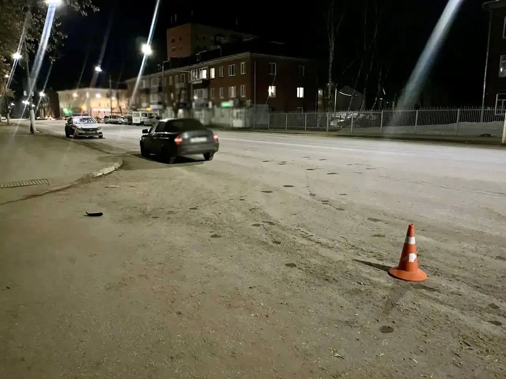 Пьяный водитель в Глазове сбил ночью пешехода на тротуаре