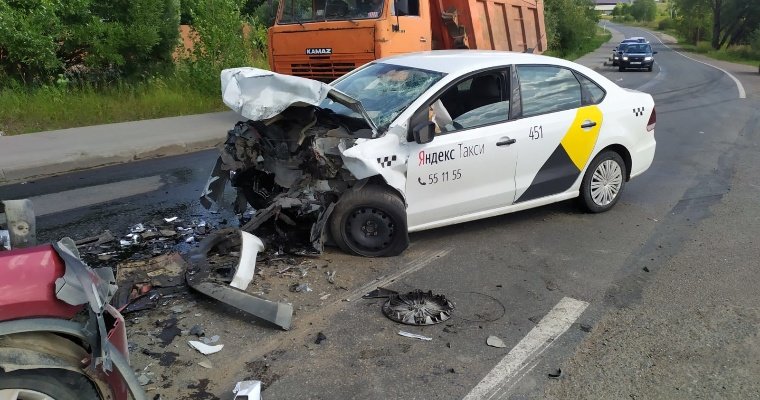 Водитель Яндекс.Такси погиб в ДТП на улице Сельской в Ижевске