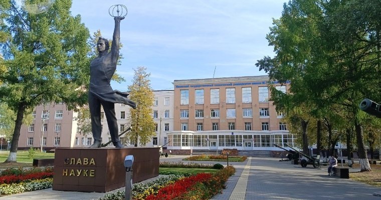 Опыт работы ИжГТУ с первокурсниками ляжет в основу «методички» для других вузов России  