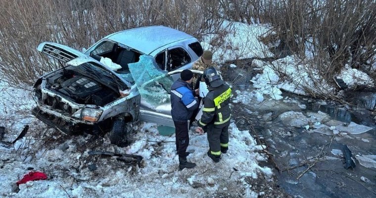 Иномарка вылетела с дороги на трассе Ижевск-Ува