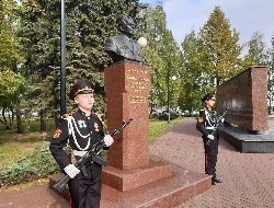 День рождения Калашникова в Ижевске и операция по извлечению снаряда из военнослужащего в России: новости к этому часу