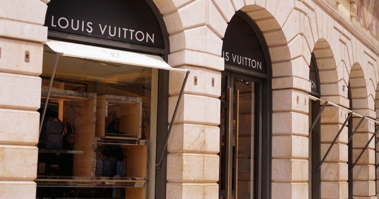 Богатейшим человеком в мире стал владелец Louis Vuitton и Dior 