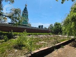 Заброшенный фонтан-градирню у ледового дворца «Ижсталь» снесут ради парковки