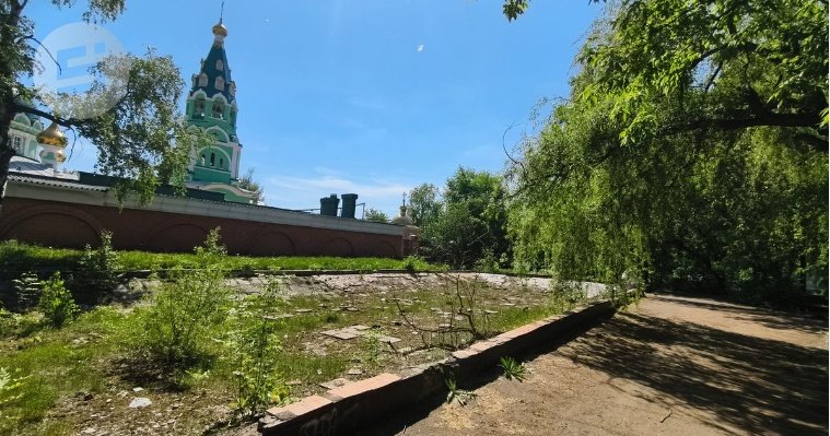 Заброшенный фонтан-градирню у ледового дворца «Ижсталь» снесут ради парковки