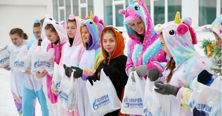 Более 7,5 тыс детей получили новогодние подарки от «Газпром трансгаз Чайковский»