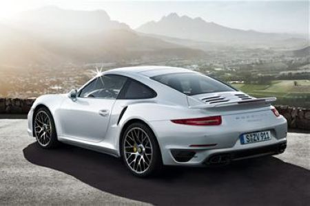 Porsche считает единственным виновником гибели Пола Уокера водителя встречной машины