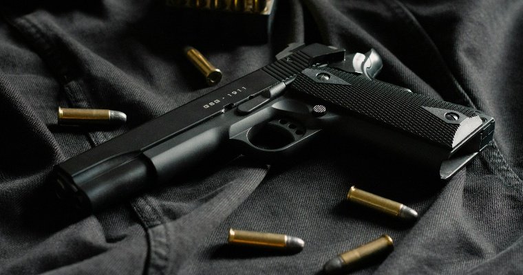 На улице Металлистов в Ижевске у горожанина украли пневматический пистолет