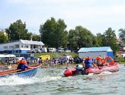 Состязания спасателей на воде в Удмуртии, пробуждение вулкана на Курилах и новые работы Бэнкси: новости к этому часу