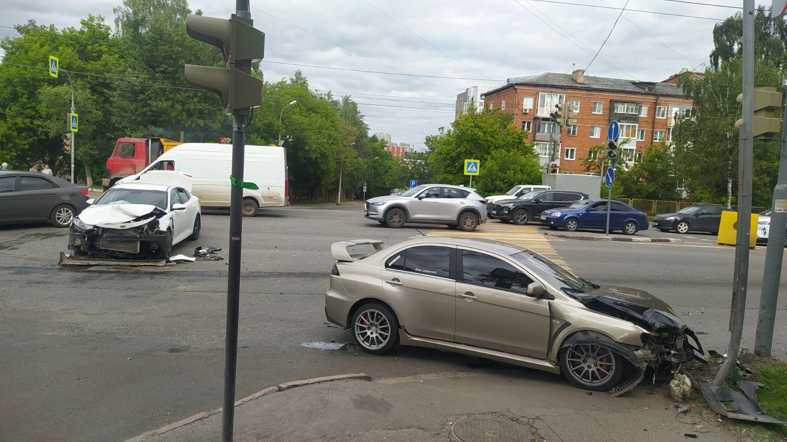 В Ижевске по вине пьяного водителя пострадали девушка и ребенок