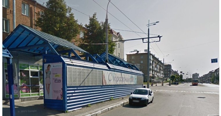 У торговых рядов в центре Ижевска запретили парковку автомобилей