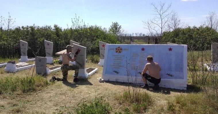 Бойцы из Удмуртии в зоне СВО привели в порядок заброшенное воинское кладбище