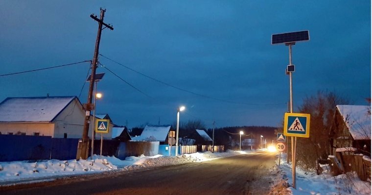Пять светофоров на солнечных батареях установили на трассах в Удмуртии