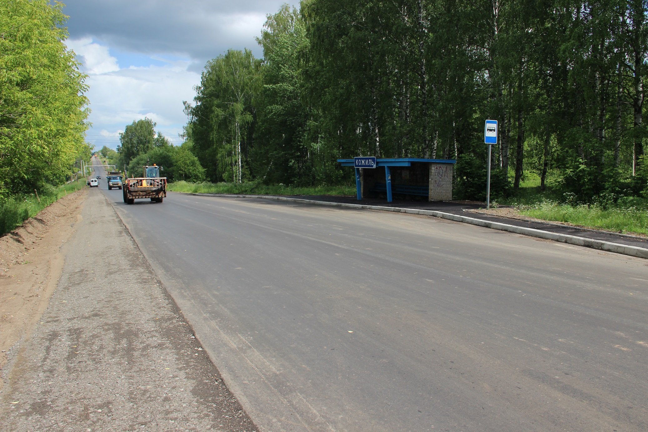 Новые остановки и сигнальные столбики: почти 4 км дороги благоустроили на участке трассы «Глазов-Яр-Пудем»