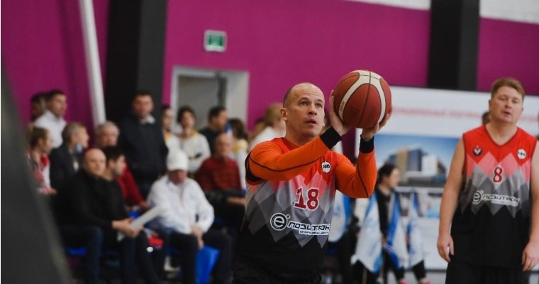 В спорткомплексе «Позитрон» в Сарапуле провели первый баскетбольный матч