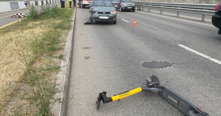 Женщина на электросамокате погибла под колесами автомобиля в Ижевске