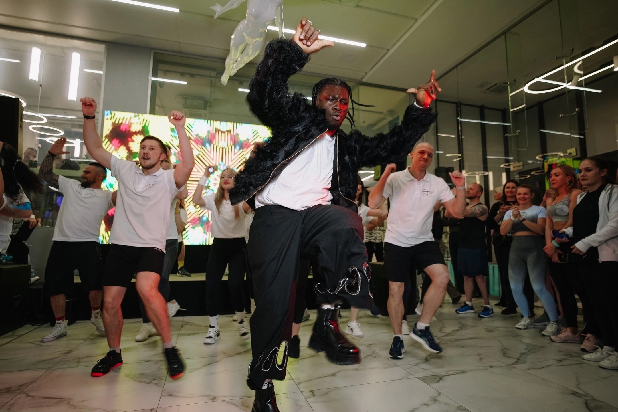 Участник шоу «Танцы для всех» на ТНТ Джейкоб Йиса проведёт в Ижевске мастер-класс по афро-денс