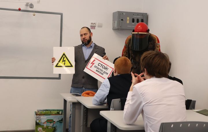 Сотрудники удмуртского филиала Россети Центр и Приволжье провели для учащихся Энергокружков занятия по электробезопасности