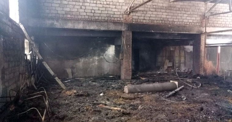 Столярная мастерская сгорела в огне пожара в посёлке Игра