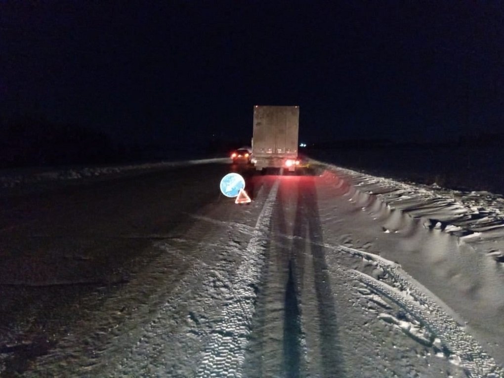 В Рождество на трассе в Удмуртии спасли замерзавшего дальнобойщика из Курска