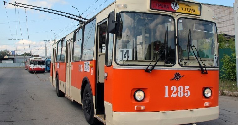По улицам Ижевска начал ходить ретро-троллейбус 