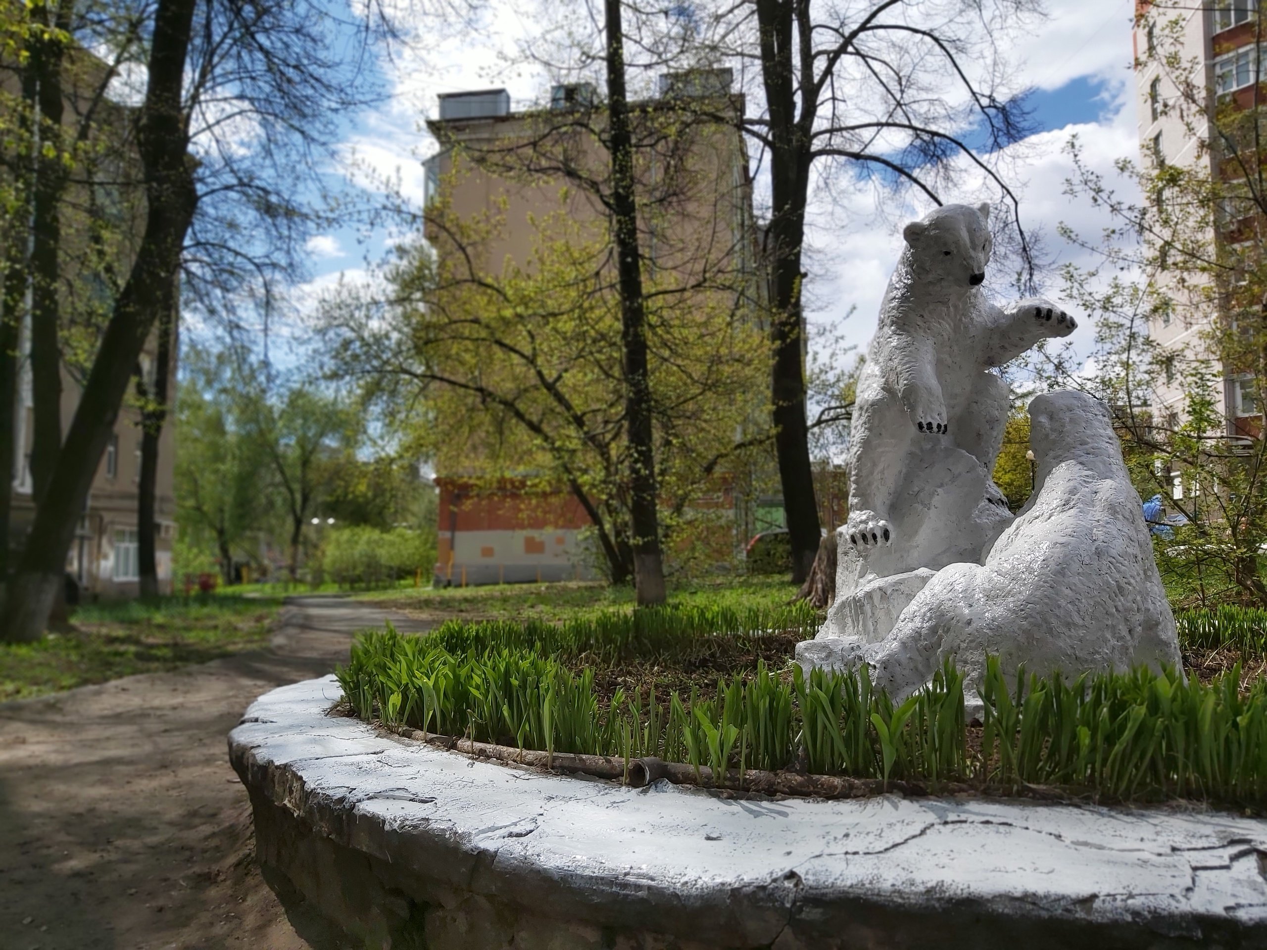 В Ижевске могут отреставрировать скульптуру белых медведей в рамках «Том Сойер Феста»