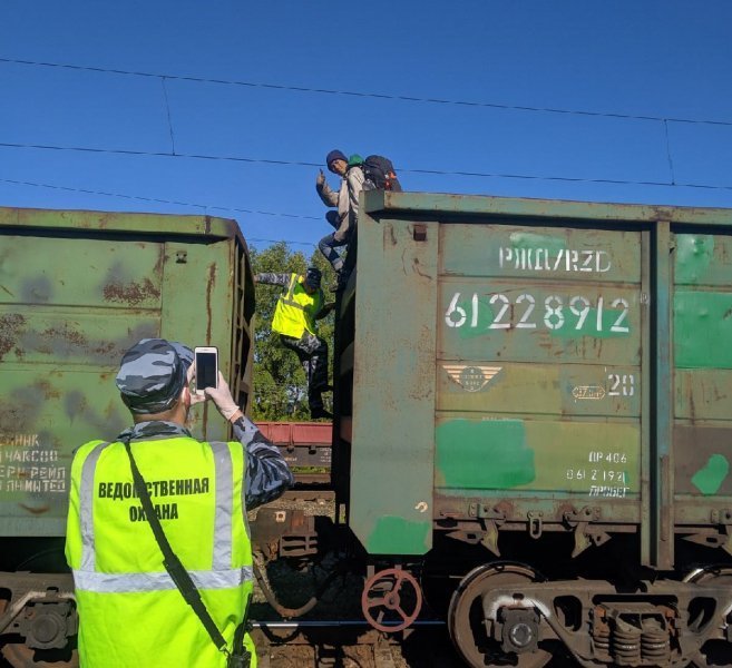 Блогера из Ижевска задержали за путешествие «зайцем» в вагоне с углем