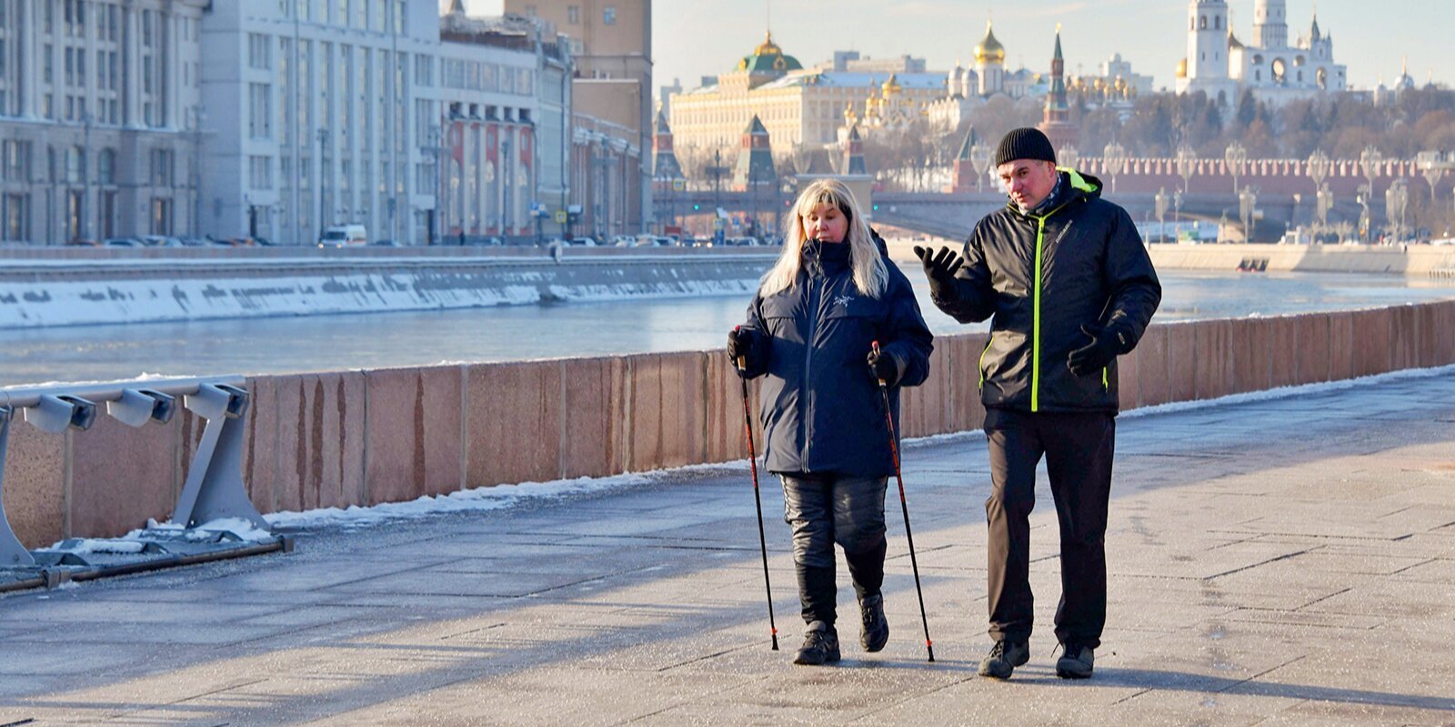 

С 8 марта пожилым москвичам разрешат выходить на улицу и разблокируют их транспортные карты

