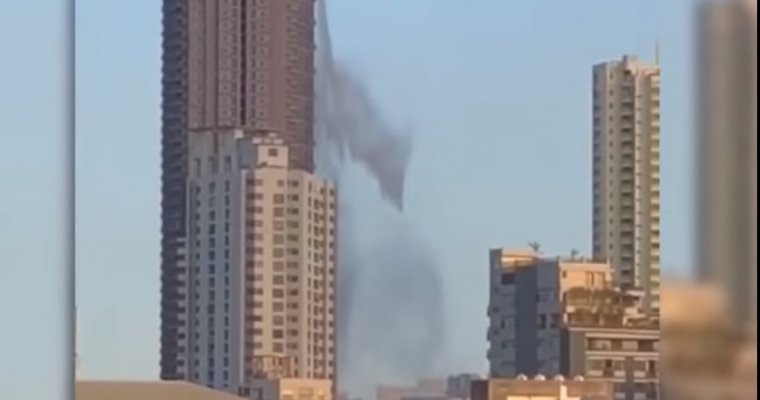 С крыши небоскреба пролился бассейн из-за землетрясения на Филиппинах
