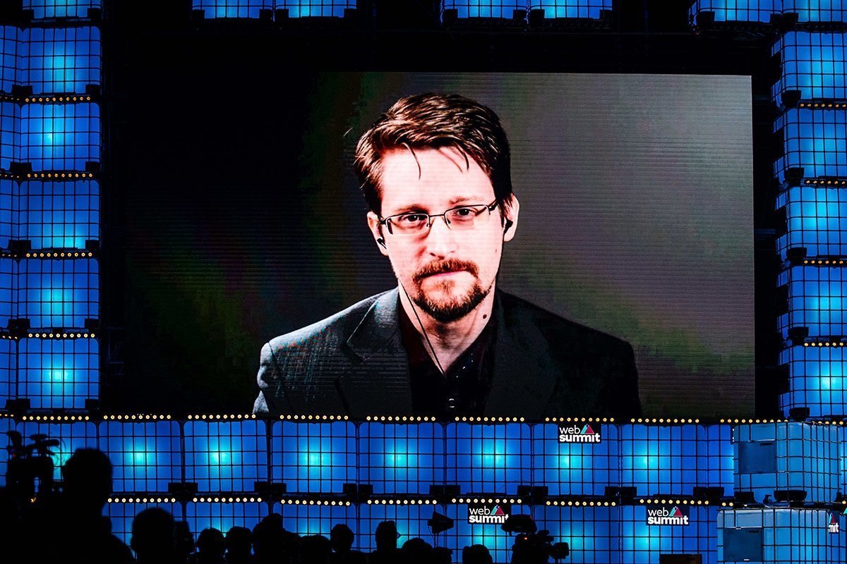 

Приняв российское гражданство, Сноуден сохранит американский паспорт

