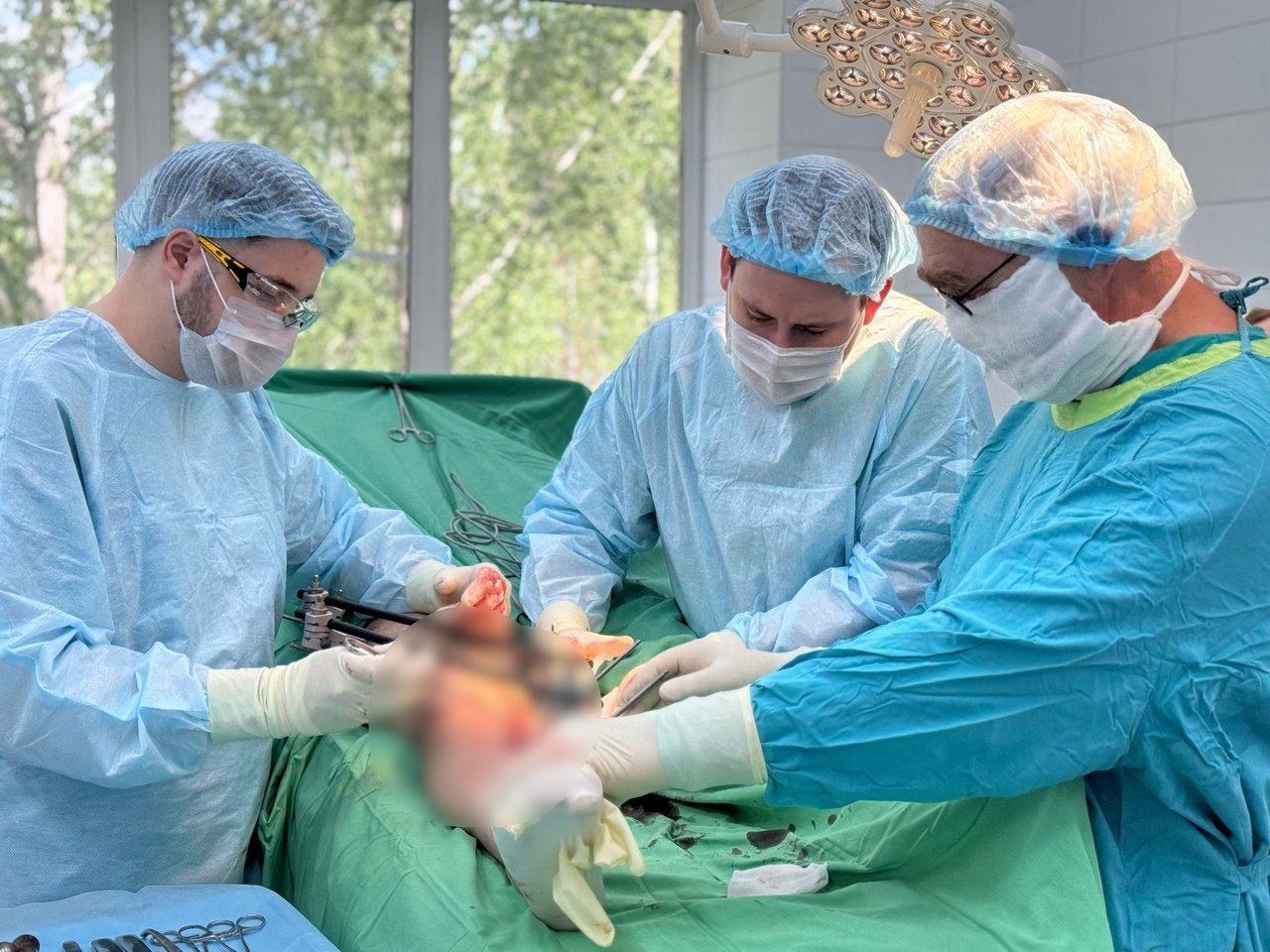 В Ижевске прооперировали бойца СВО с ранениями правого бедра и голени