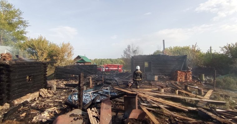 В Воткинском районе из-за детской шалости сгорело домохозяйство