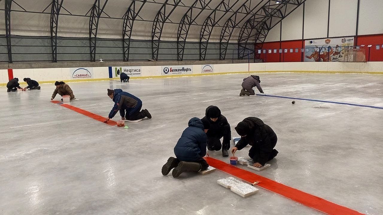 Для жителей Каракулино открыли крытый каток