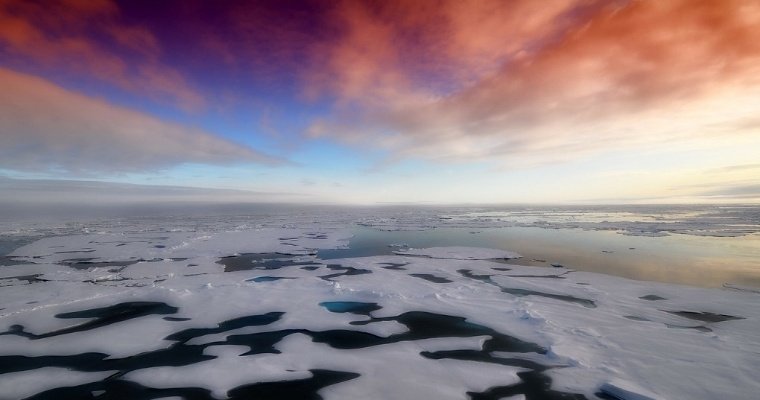 10 человек выжили при падении самолета в арктической части Канады