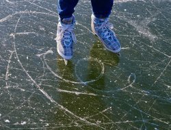 По ровному льду: где в Ижевске можно покататься на коньках?