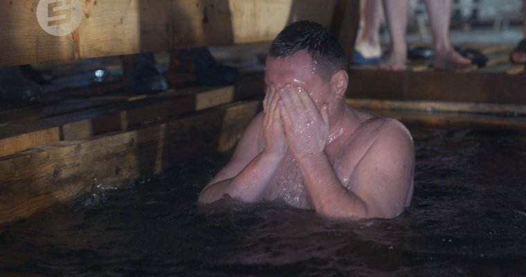 Около 22 тыс жителей Удмуртии окунулись в прорубь на Крещение