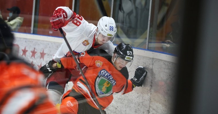 Хоккеисты «Ижстали» победили на выездном матче команду из Ангарска 
