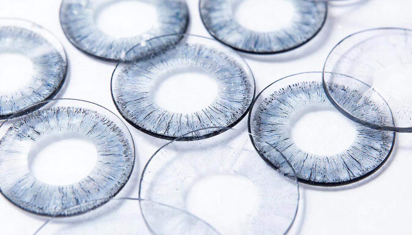 Врач рассказала, безопасно ли носить контактные линзы при морозе