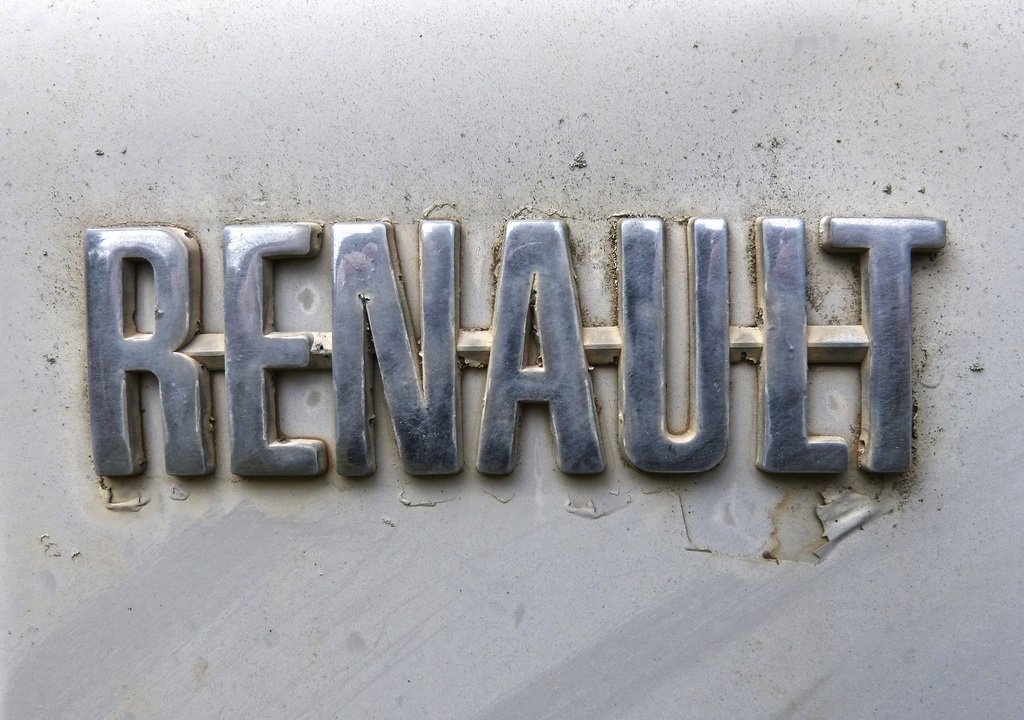 Партнеры Renault требуют 8,5 млрд рублей за уход концерна из России