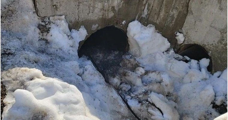 В Ижевске приступили к расчистке больших водоотводных канав на пересечении улиц Гагарина и Механизаторской 