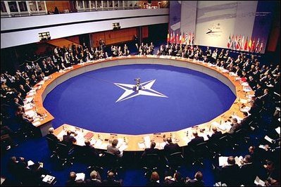 Вопрос о членстве Украины в НАТО решится на референдуме