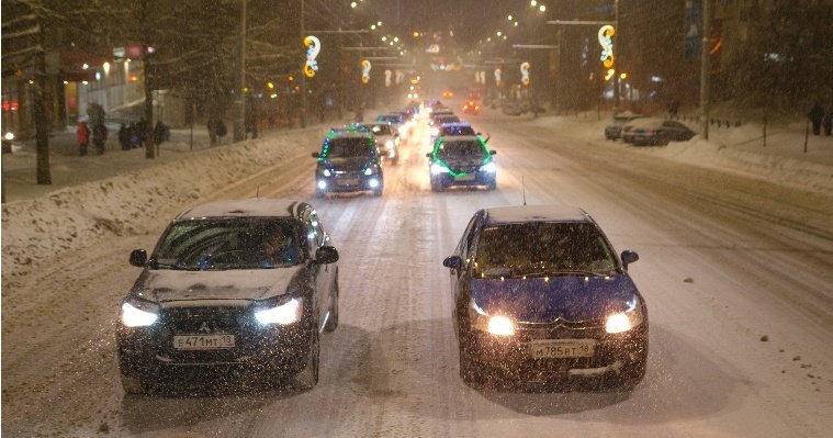 Фото: в новогоднем автопробеге в Ижевске приняли участие 33 автомобиля