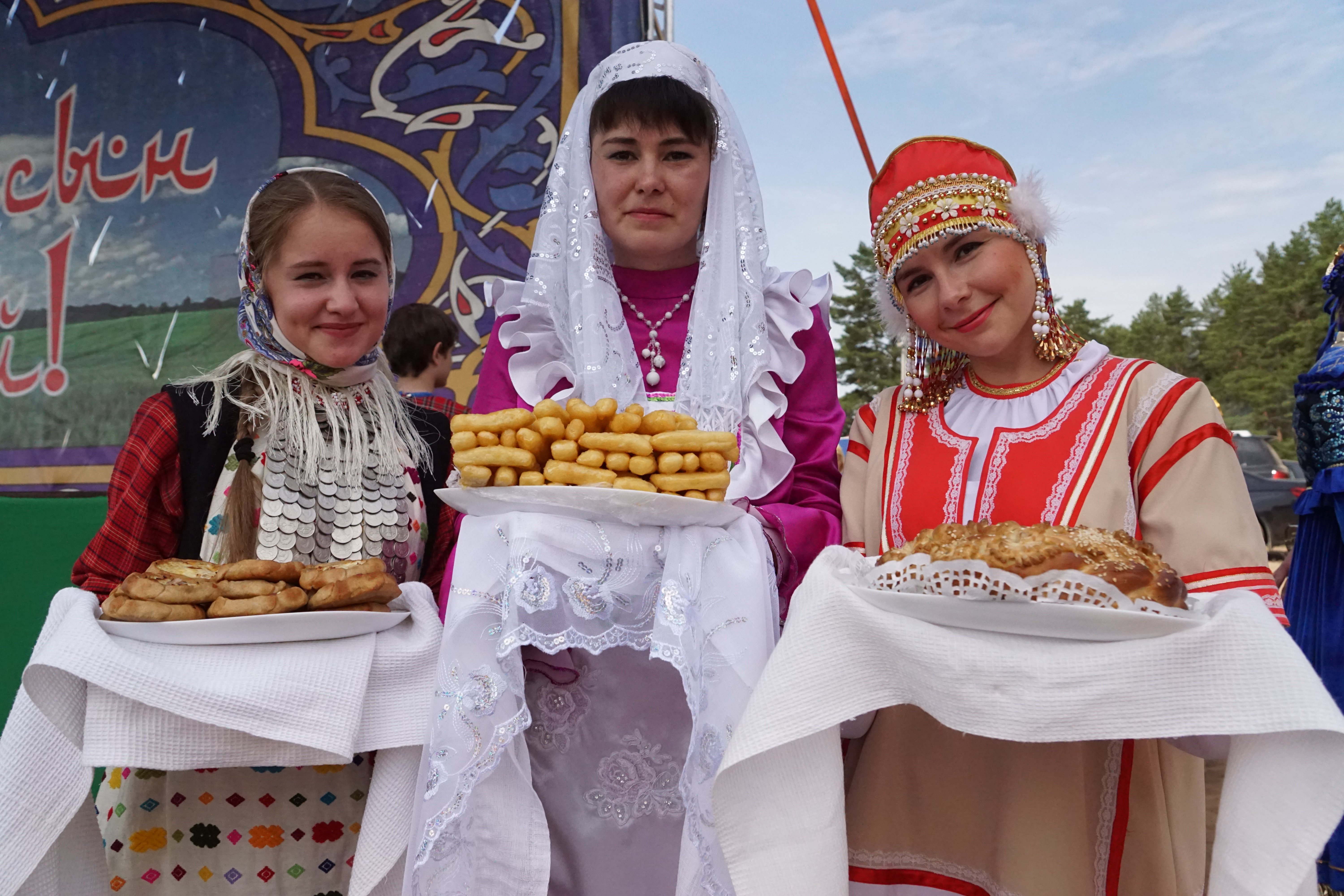 Национальная р. Сабантуй удмурты. Сабантуй Воткинск праздник. Удмуртский и татарский Сабантуй. Татары в Удмуртии.